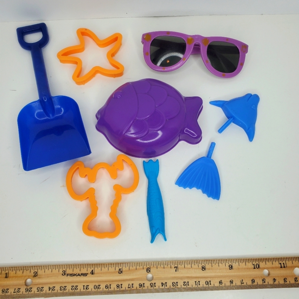 8 pc. Variety Of‎ Assorted Beach Sand Toys